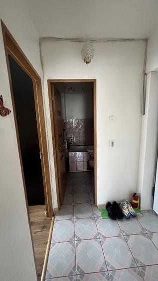Vand apartament cu doua camere in 8 Martie +garaj+ parcare in fata blocului - 5