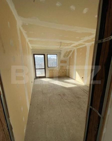 Apartament cu destinatii multiple, semifinisat, 227 mp, zona - 16
