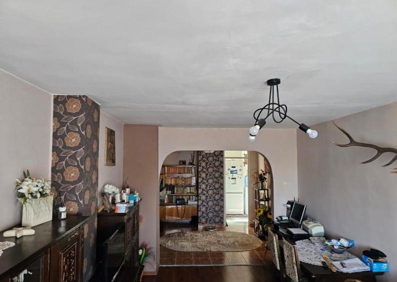 Apartament 4 camere, decomandat situat in zona Tomis III - 2