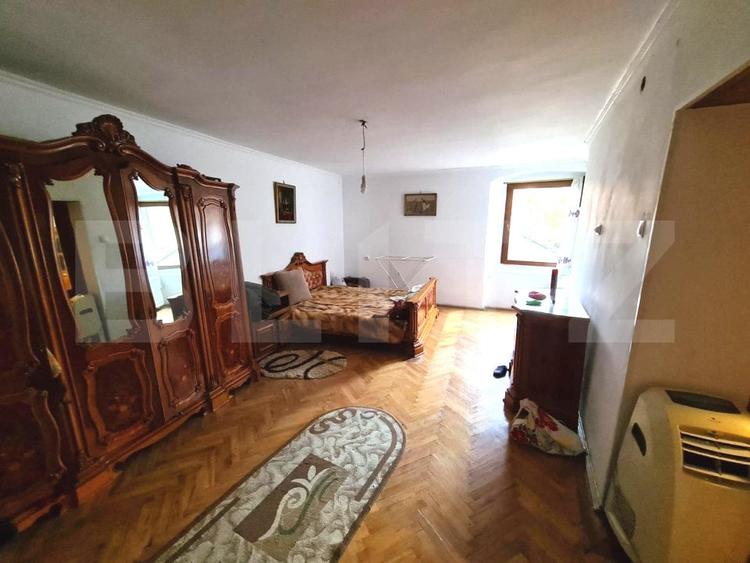 Apartament cu 3 camere semidecomandat în Centrul Istoric