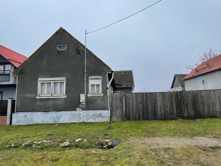 Casă cu 4 camere cu Teren 700 Mp în Dud