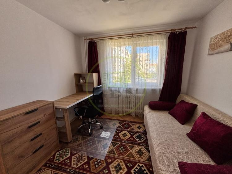 Apartament cu 3 camere decomandat, mobilat în Valea Rosie