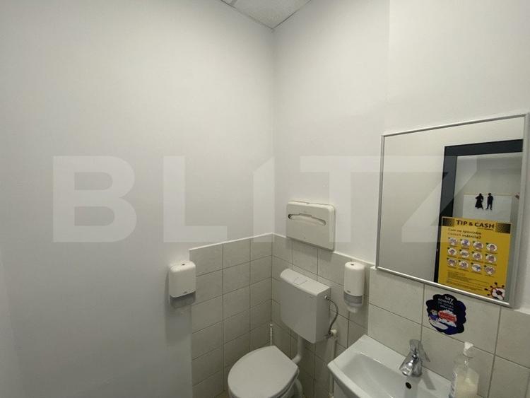 Spațiu comercial, de 72 mp, în Rovine