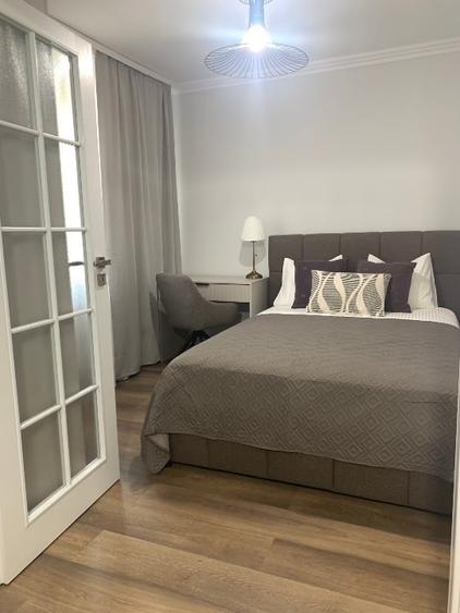 Apartament cu 3 camere semidecomandat, mobilat în Ultracentral