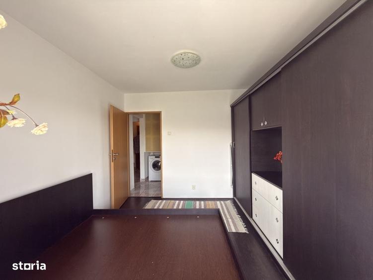 Apartament cu 3 camere decomandat în Lipovei