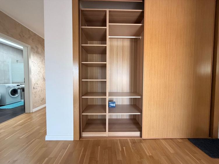 Apartament cu 3 camere semidecomandat, mobilat în Nord