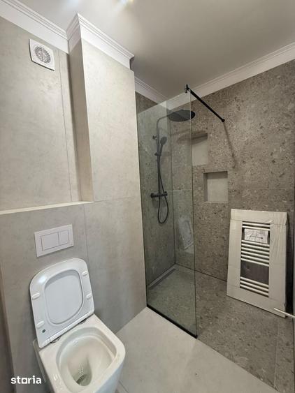 Apartament cu 3 camere semidecomandat în Chinteni
