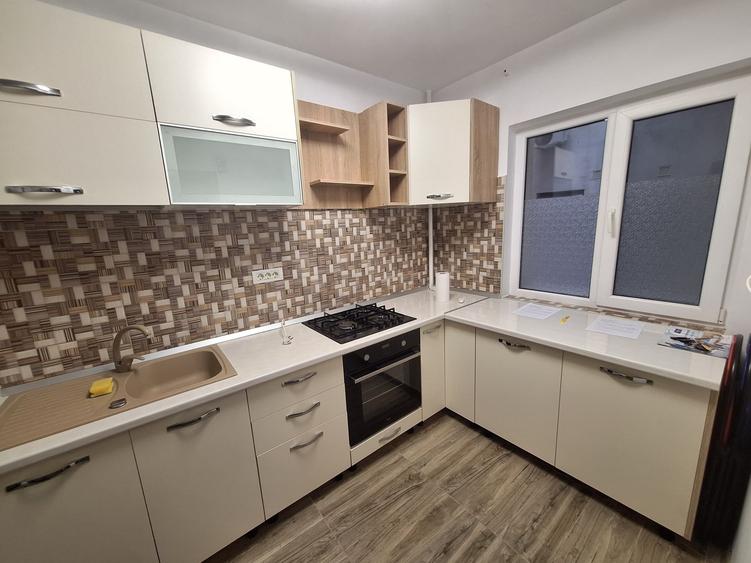 Apartament cu 3 camere decomandat, mobilat în Valea Ialomiței