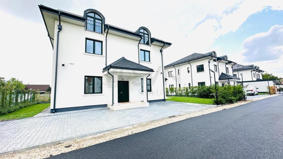 Casă individuală cu 9 camere cu Teren 400 Mp în Corbeanca