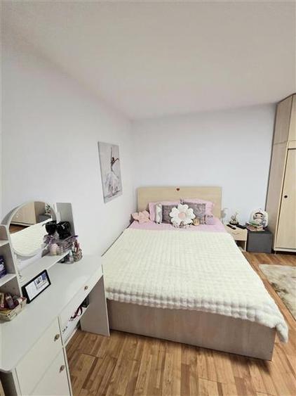 Duplex cu 5 camere cu Canalizare în Sud-Vest