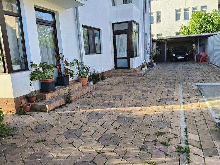Casă cu Teren 400 Mp în Central