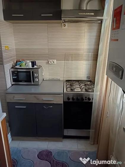 Garsonieră decomandată în Micro 21