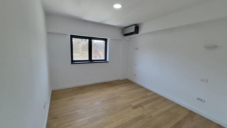Apartament cu 3 camere decomandat în Dorobanți