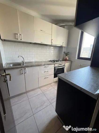 Apartament cu 3 camere decomandat în Drumul Taberei