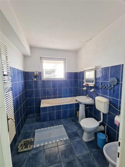 Apartament cu 4 camere decomandat în Bâlc