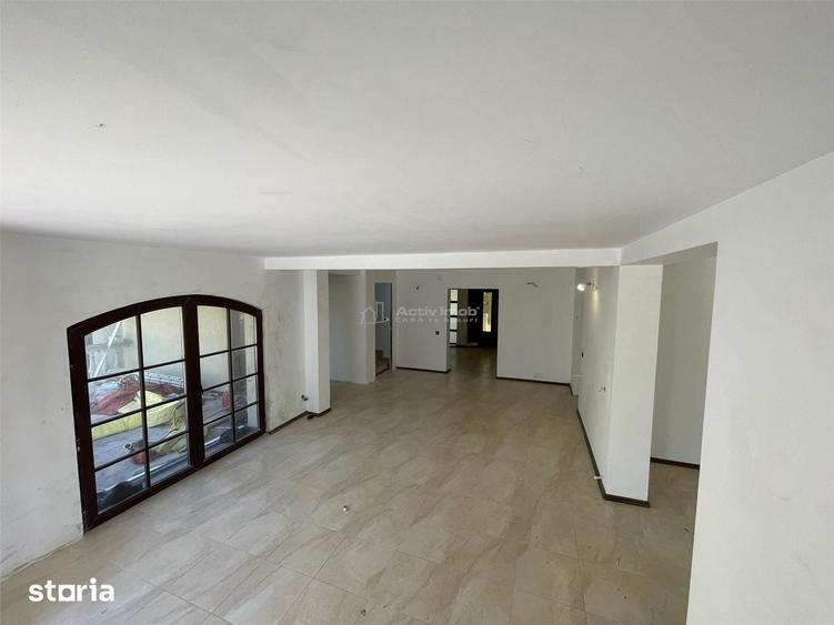 Casă cu 9 camere cu Teren 280 Mp în Corbeanca