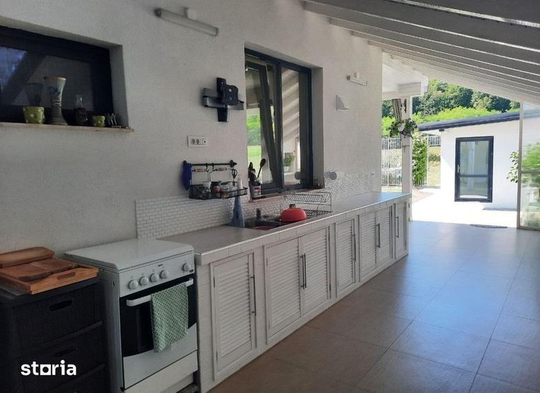 Casă cu 5 camere cu Teren 3001 Mp în Central