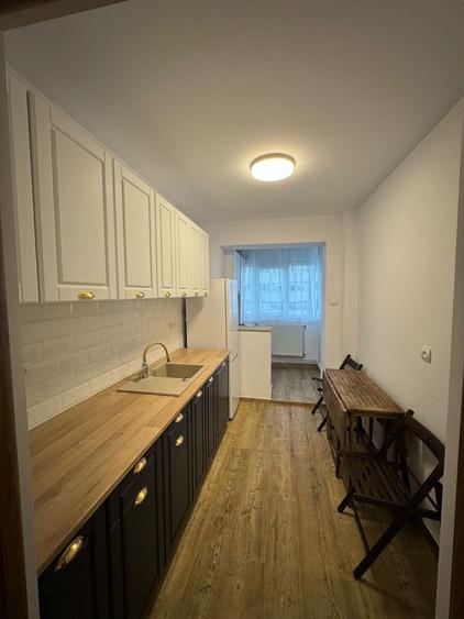 Apartament cu 3 camere decomandat în Podu Roș