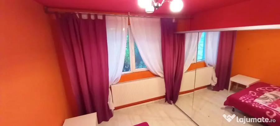 Apartament cu 3 camere semidecomandat în P-ța Reșița