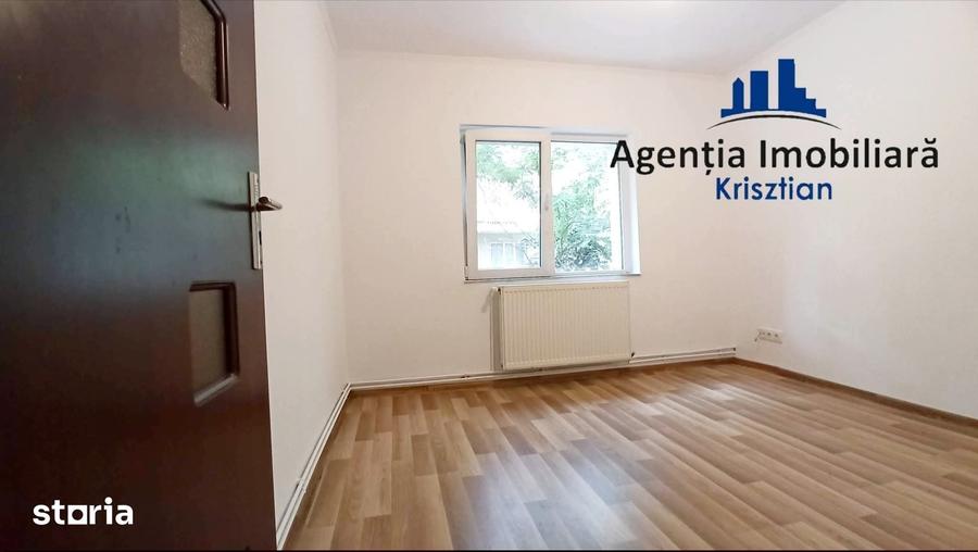 Apartament cu 4 camere decomandat în Burdea