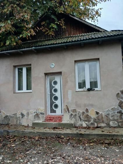 Casă cu 2 camere cu Teren 50 Mp în Poduri