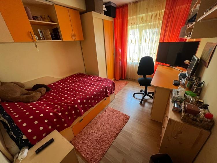 Apartament cu 3 camere, mobilat în Ultracentral