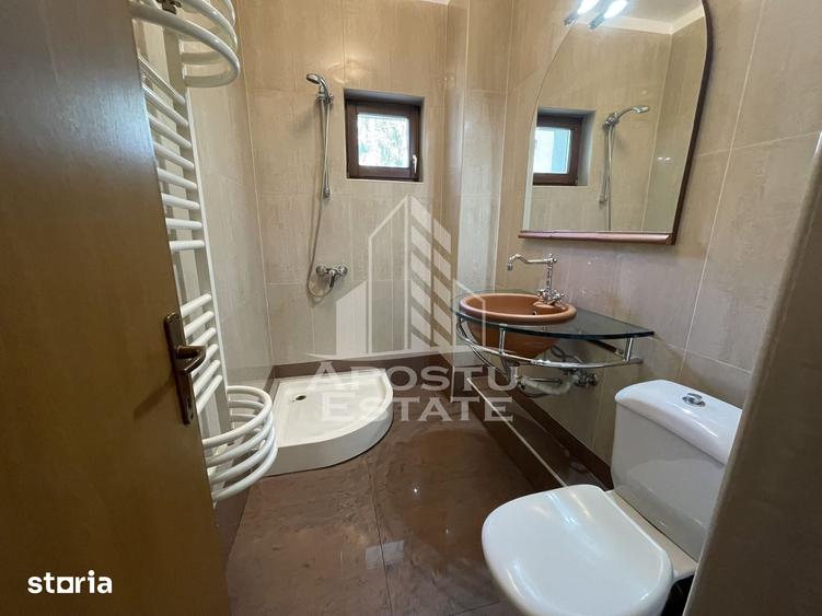 Casă cu 5 camere cu Teren 400 Mp în Lipovei
