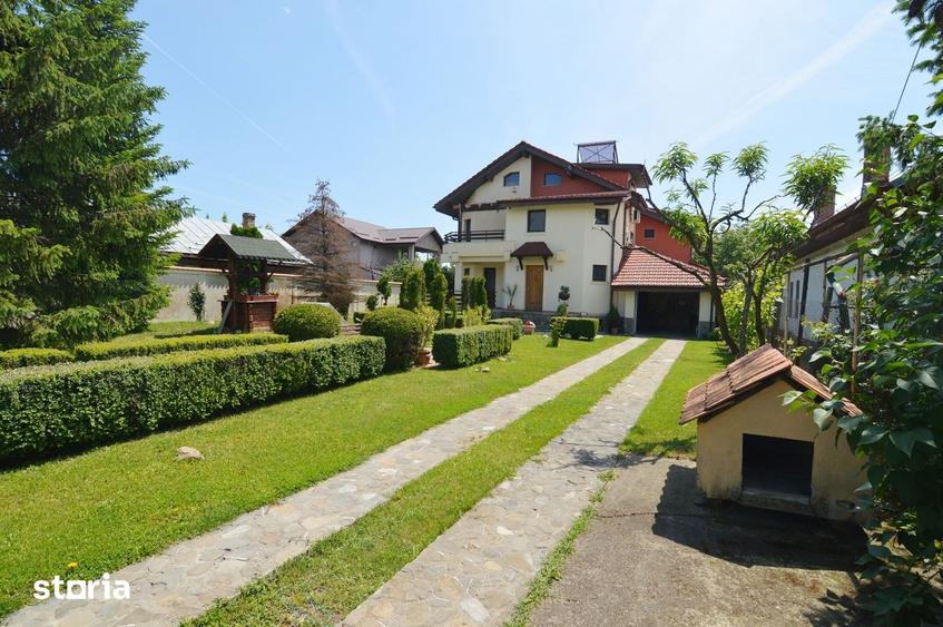 Casă cu 6 camere cu Teren 1081 Mp în Central