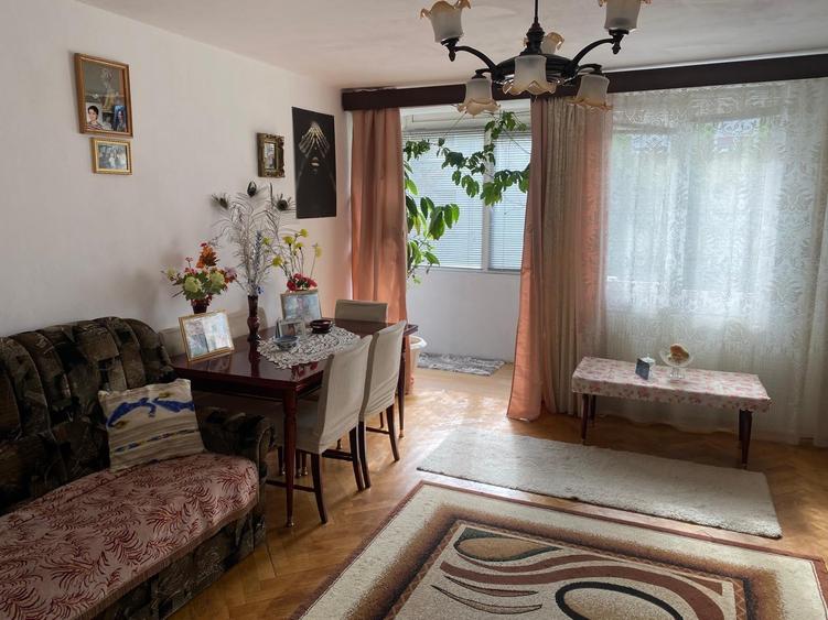 Apartament cu 3 camere decomandat în Ștrand