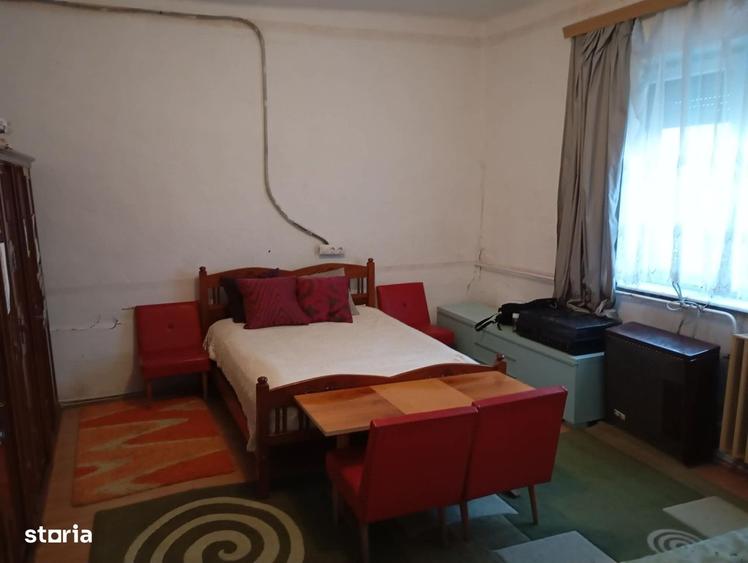 Casă cu 4 camere cu Teren 1407 Mp în Central