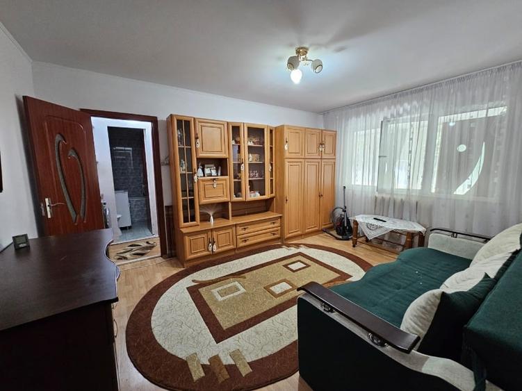 Apartament cu 2 camere semidecomandat, mobilat în Mircea cel Bătrân