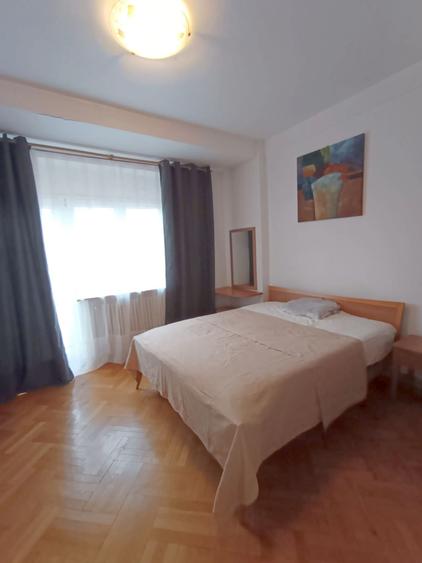 Apartament cu 4 camere semidecomandat, mobilat în Armeneasca
