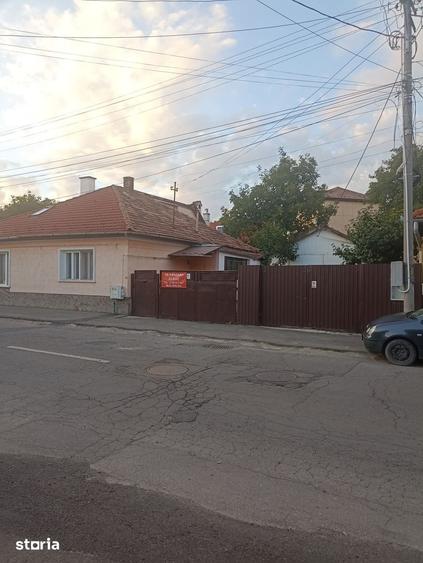 Casă cu 2 camere cu Teren 625 Mp în Central