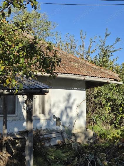 Casă cu 2 camere cu Teren 3500 Mp în Crasna