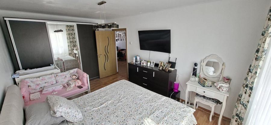 Apartament cu 3 camere decomandat în Valea Muscelului