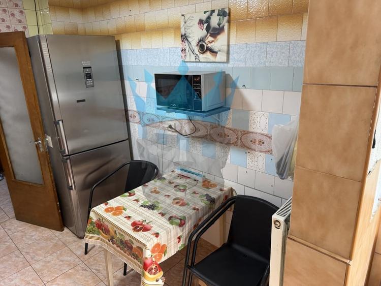 Apartament cu 3 camere decomandat, mobilat în Vitan