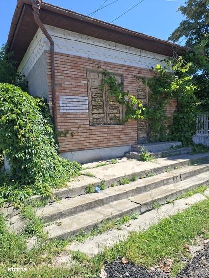 Casă cu 4 camere cu Teren 3000 Mp în Central