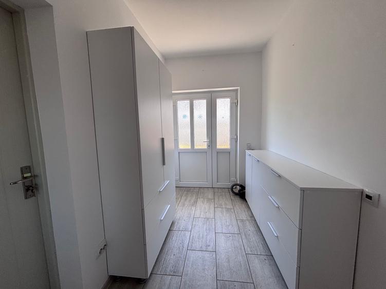 Apartament cu 3 camere decomandat în Exterior Vest