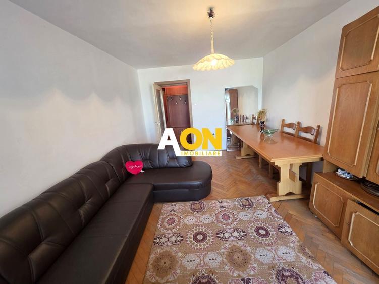 Apartament cu 3 camere decomandat, mobilat în Central