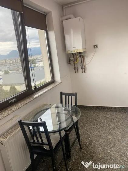Apartament cu 2 camere decomandat în Tractorul