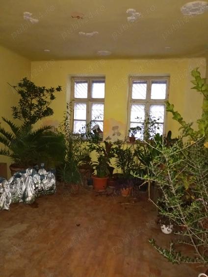 Vand imobil compus din 12 apartamente - 6