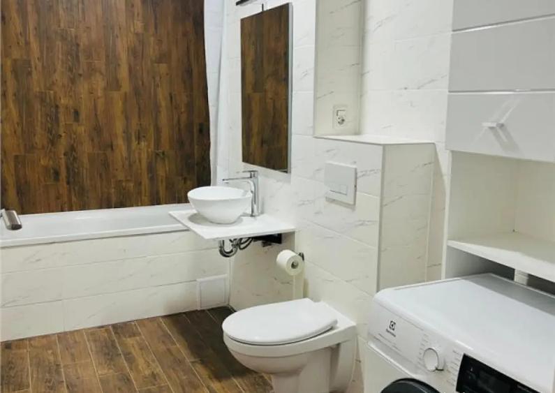 Decomandata,bloc nou,terasa,loc parcare, aria Coresi,Tractor - 2