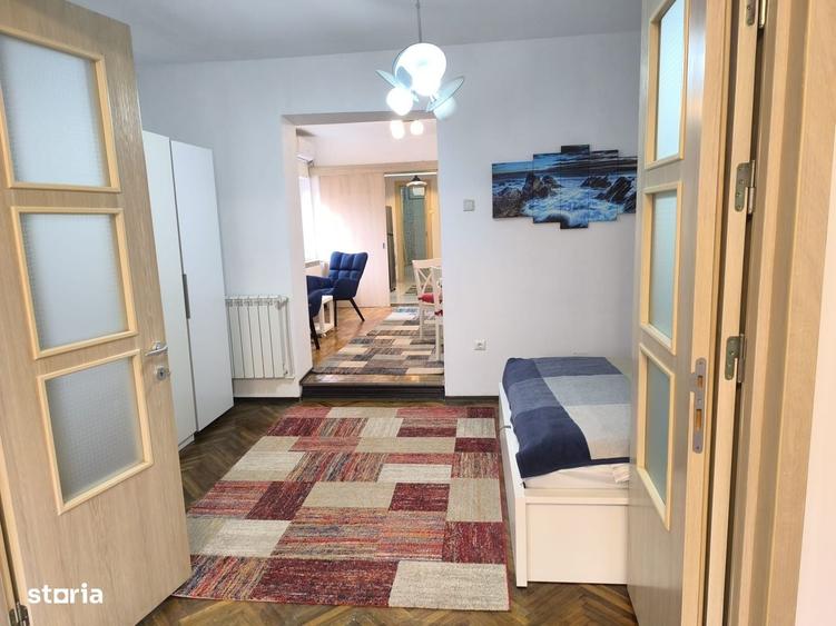 Apartament cu 3 camere semidecomandat în Central