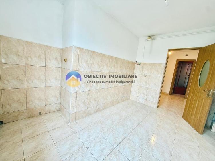 Apartament cu 3 camere decomandat în Precista