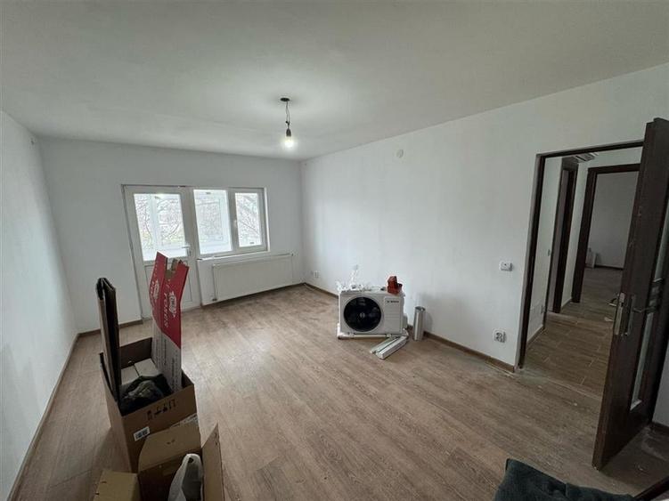 Ap 2 cam, 60 mp utili, et 2/3, hol patrat logie si balcon,renovat ! - 2