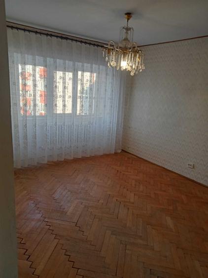 Vand apartament spatios cu 3 camere, 2 bai, bucatarie, balcon si boxa - 1