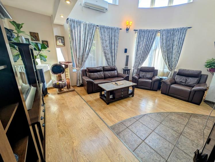 Vila superba 2003,P+E+M,300mpu,6 cam,teren 400mp,colt,renovata,tip mediteranean - 2