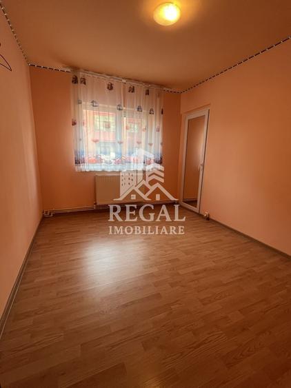 Apartament cu 4 camere decomandat în Sud