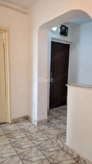 Vand apartament doua camere, confort I, decomandat, Micro 5.