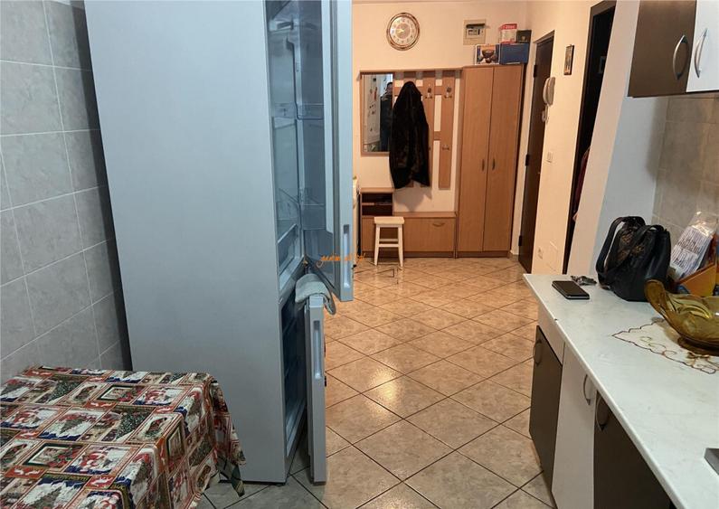 Apartament 2 camere ,56 mp, zona Longinescu , decomandat, im - 18